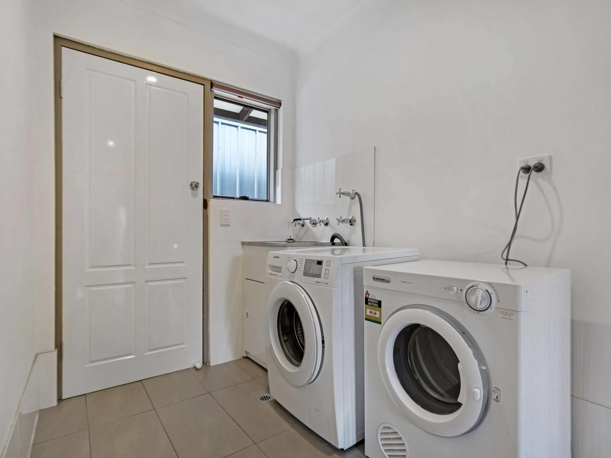 Adelaide Holiday Homes Екстер'єр фото