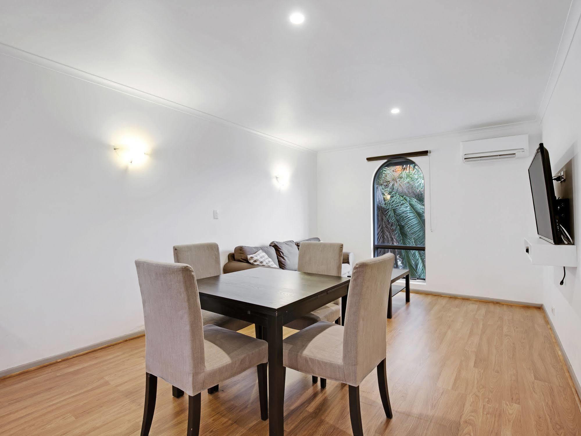 Adelaide Holiday Homes Екстер'єр фото